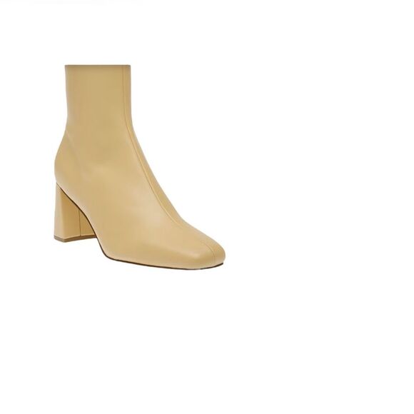 Steve Madden Size 9 Harli 15S1 cream color. NWOB. Block heel. Sock style - Picture 1 of 9